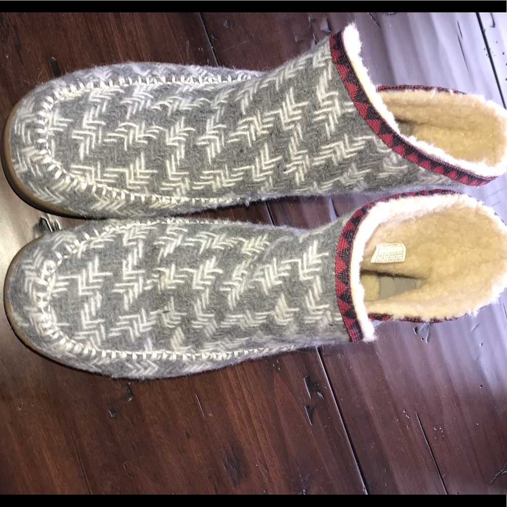 Sanuk boots